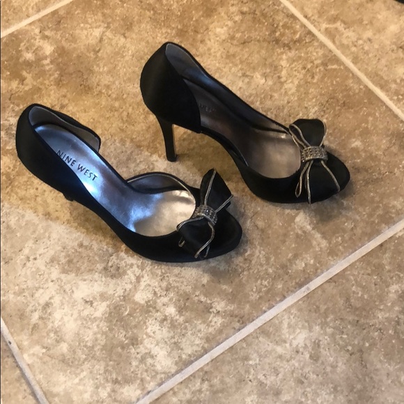 Black pumps with rhinestone bow - Picture 2 of 8